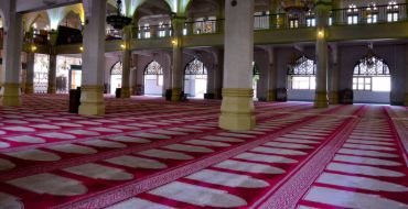 Abu Dhabi Mosque Carpet Installation